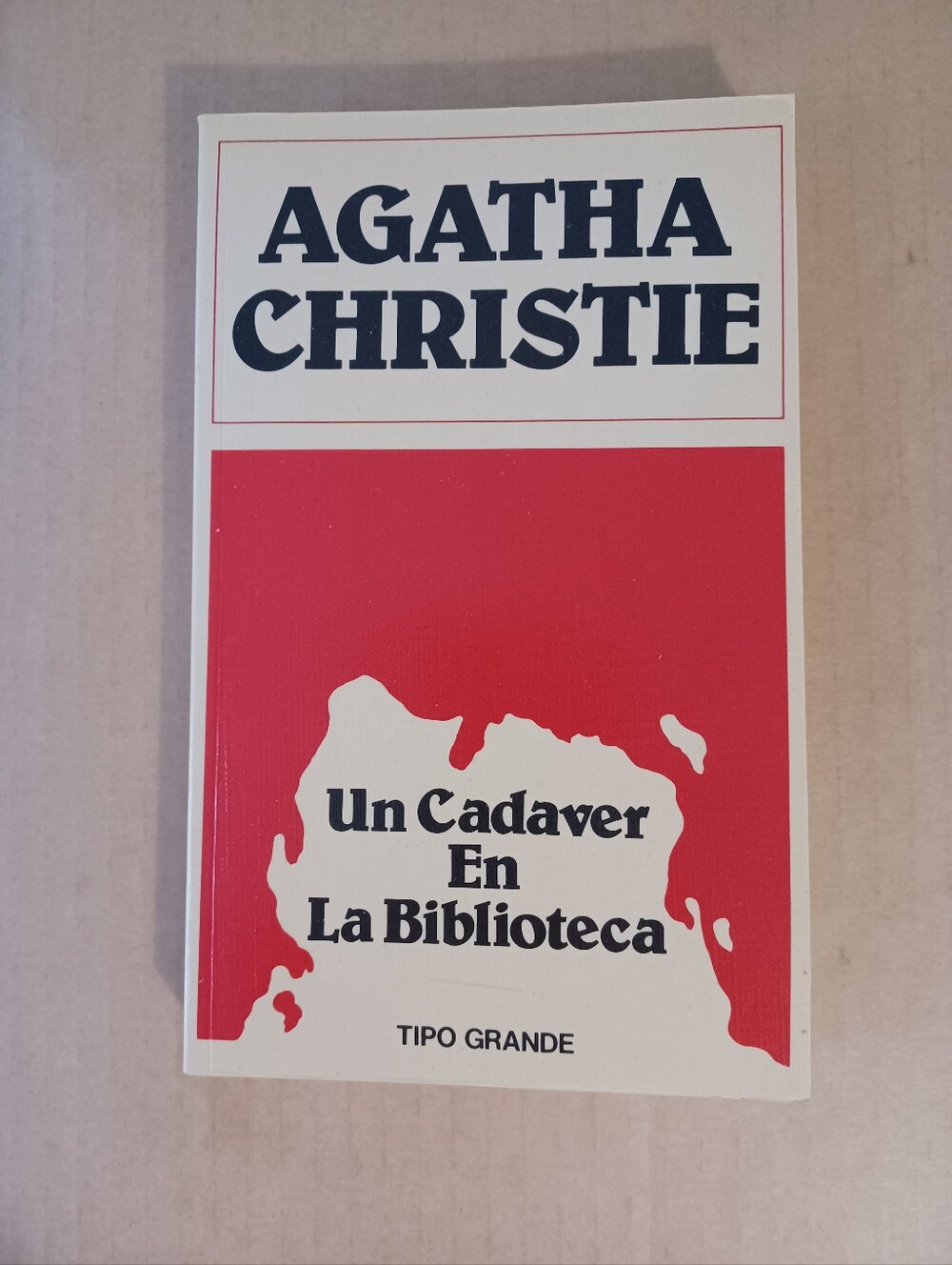 Un Cadaver En El Biblioteca by Agatha Christie paperback